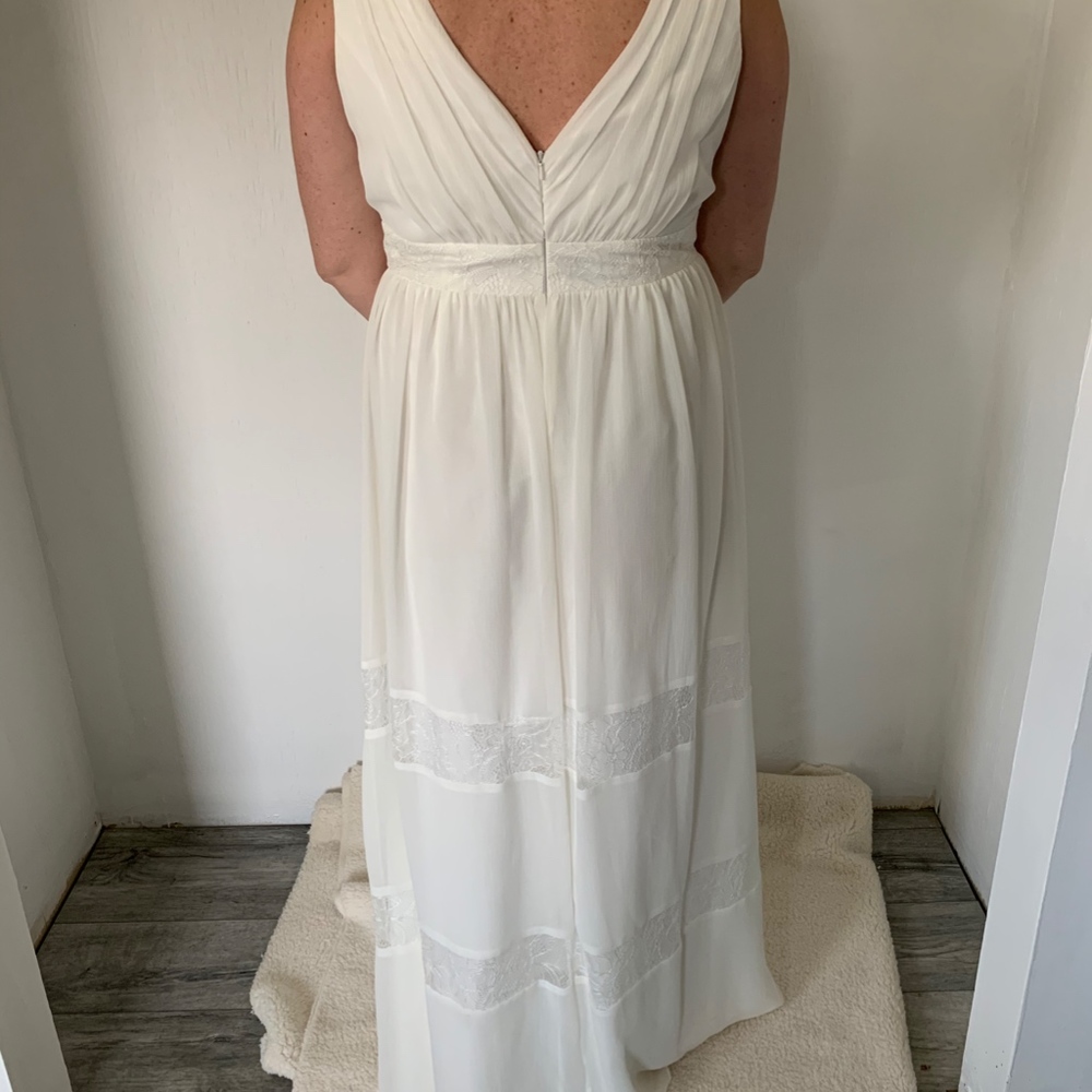 David's Bridal UNALTERED size 14 wedding dress - Picture 3 of 5